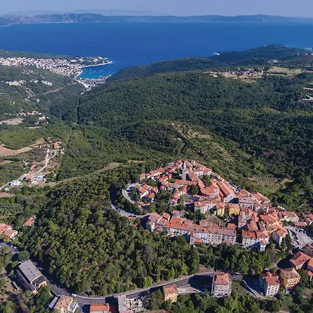 2 Bedroom Amazing In Rabac